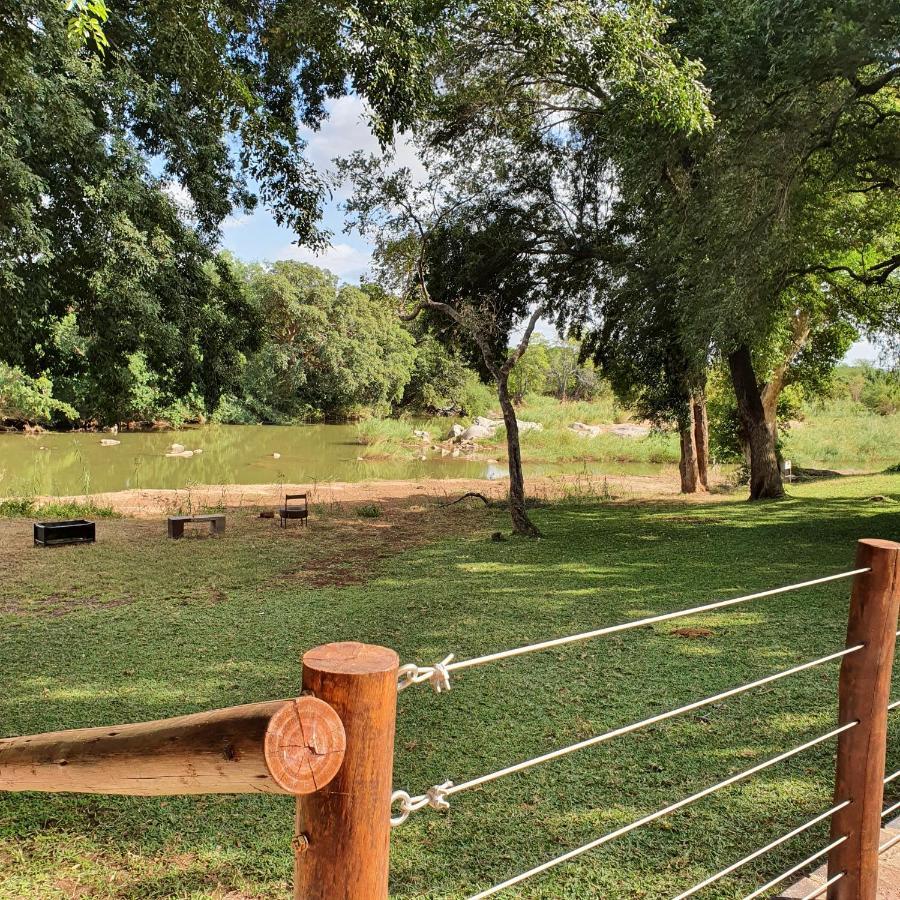 Ekuthuleni River Front Chalets Maruleng Екстериор снимка